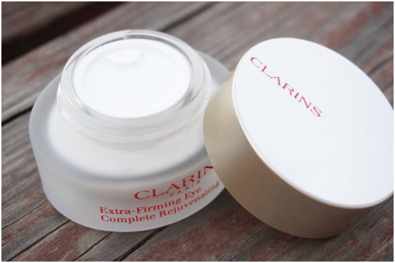 娇韵诗“抗压眼霜”的正确使用方法，焕亮你的双眸