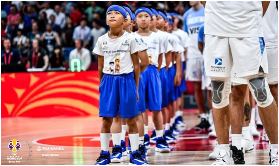 万达集团助力小冠军球童，中国少年圆梦篮球世界杯赛场